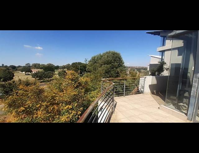 1 BEDROOM APARTMENT FOR SALE IN ROOIHUISKRAAL NORTH